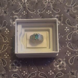Elegant Silver Ring with Teal Gemstone